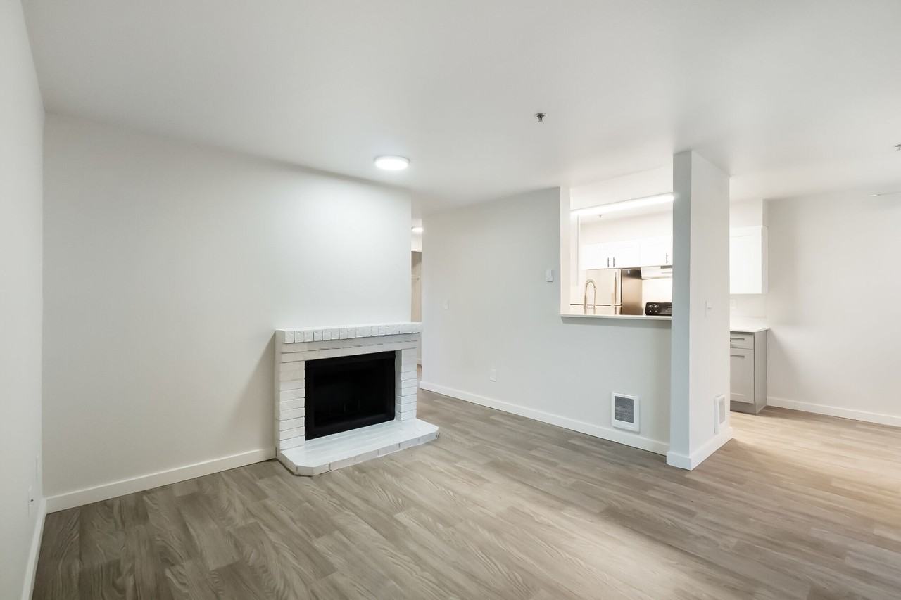 Spinnaker Apartments - Photo 5 of 38