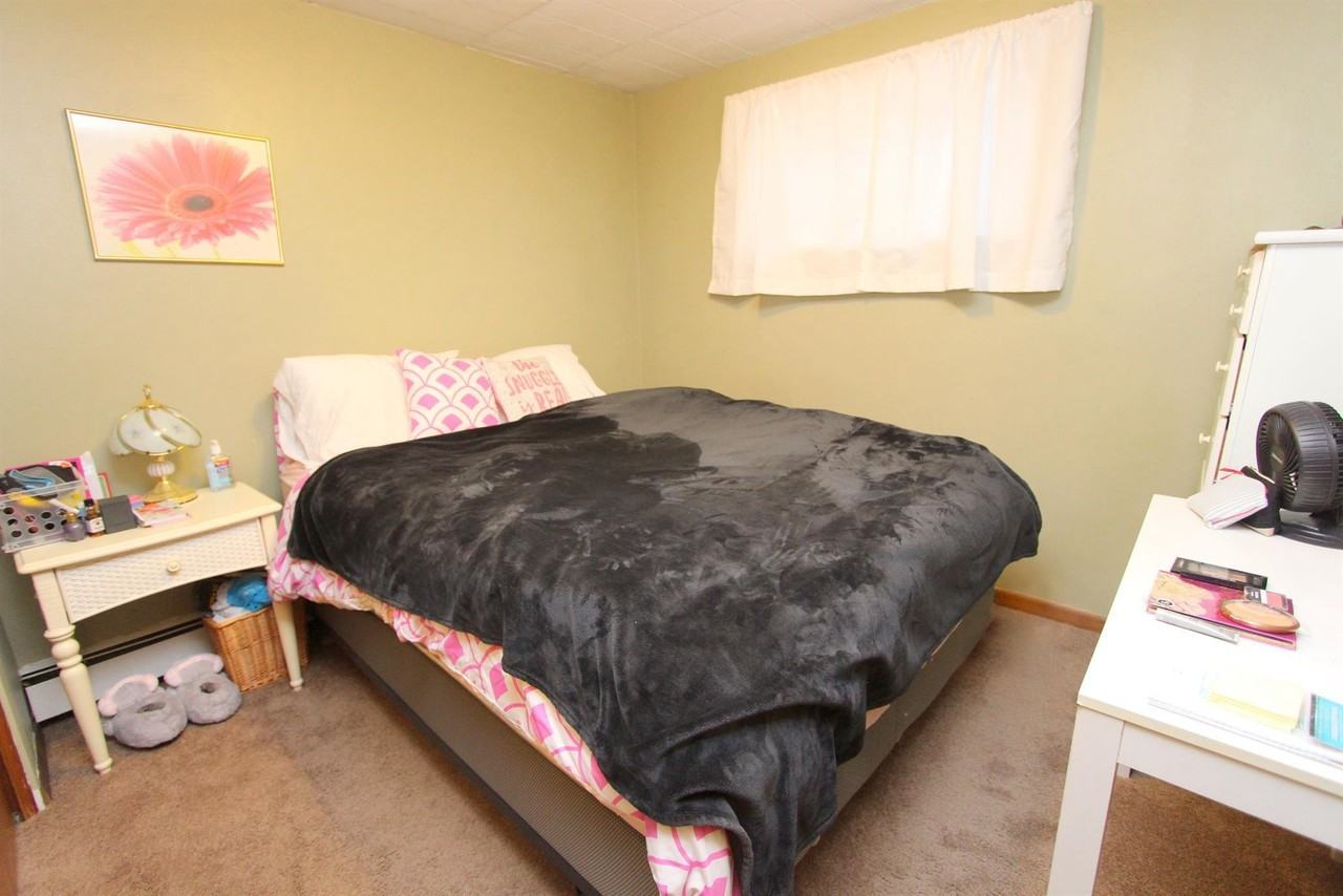 JAMES MANOR -- 057 - Photo 5 of 8