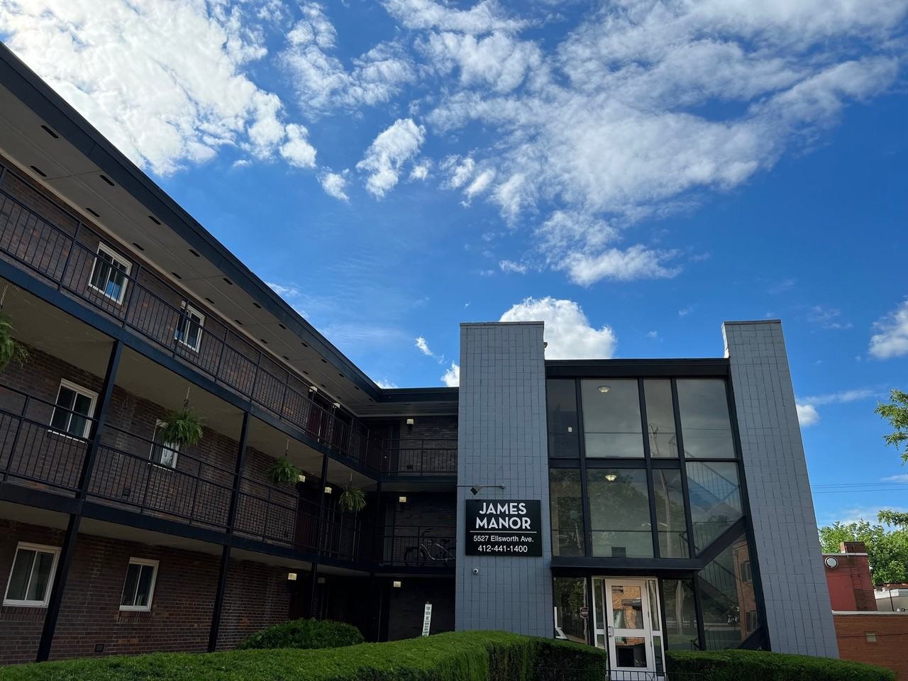 JAMES MANOR -- 057 - Photo 7 of 8