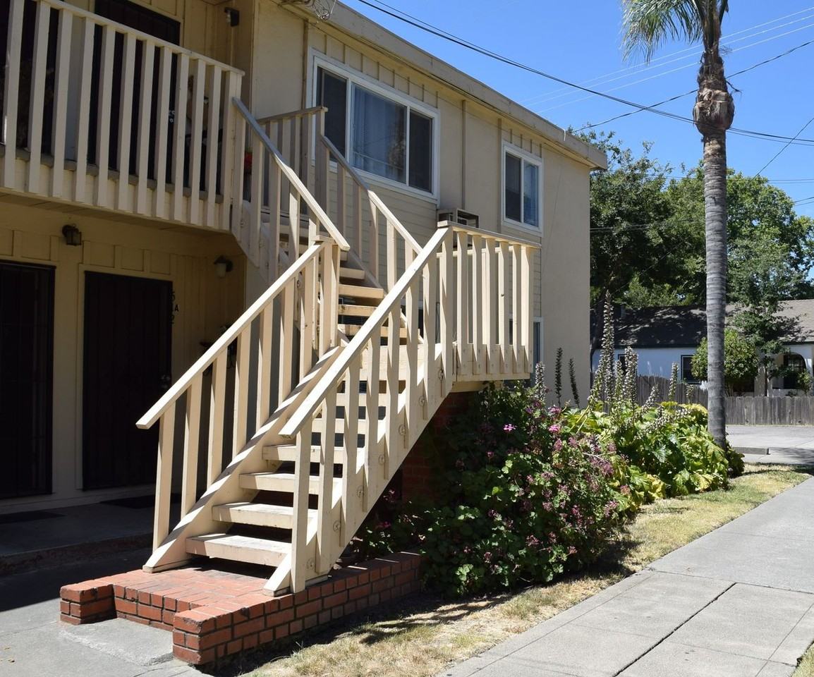 512 Clover St #A - Photo 2 of 12
