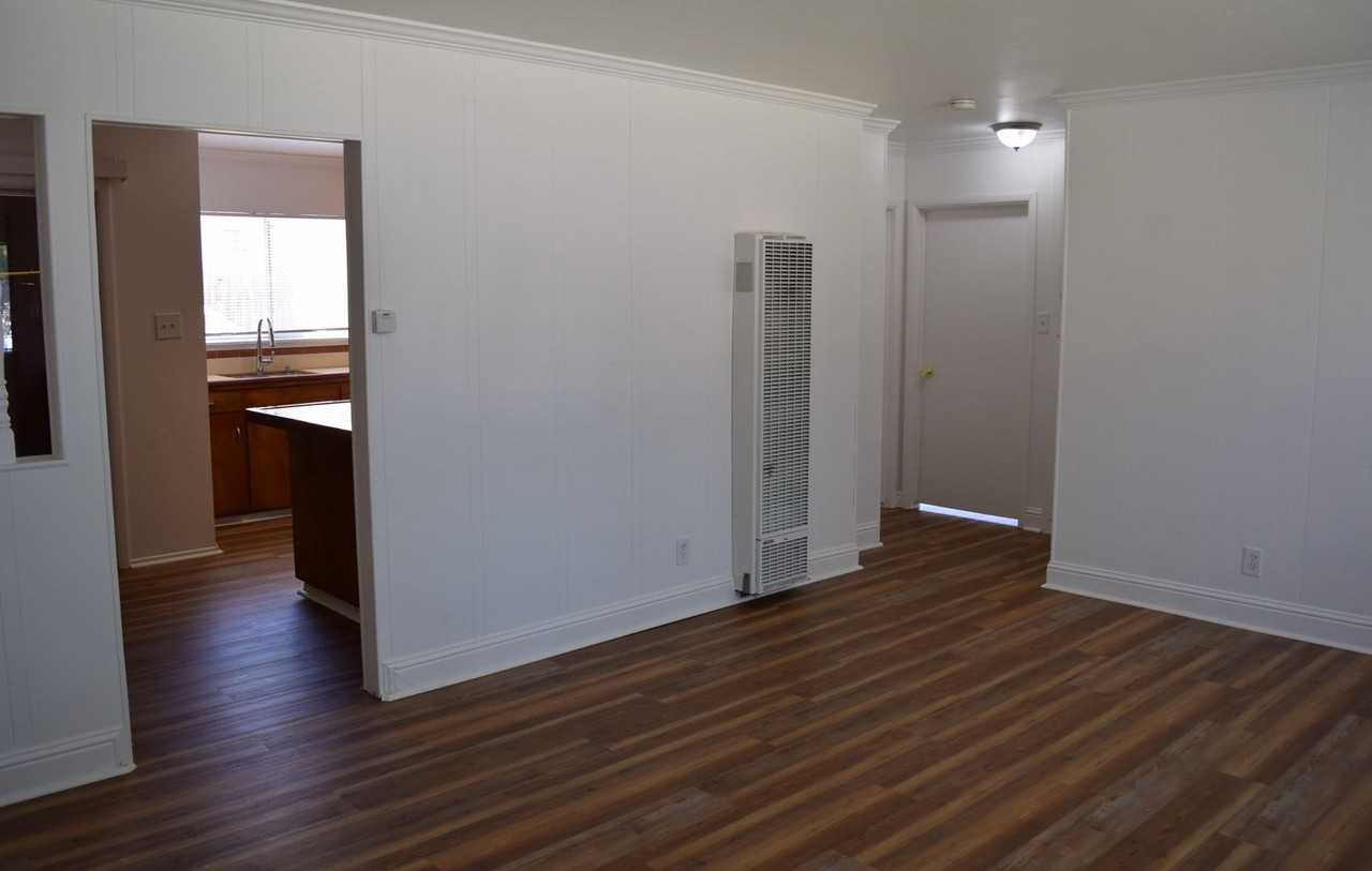 512 Clover St #A - Photo 3 of 12