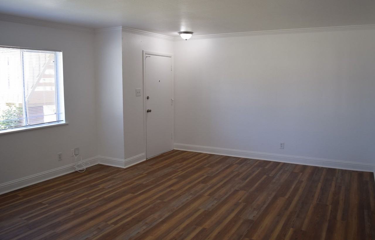 512 Clover St #A - Photo 4 of 12