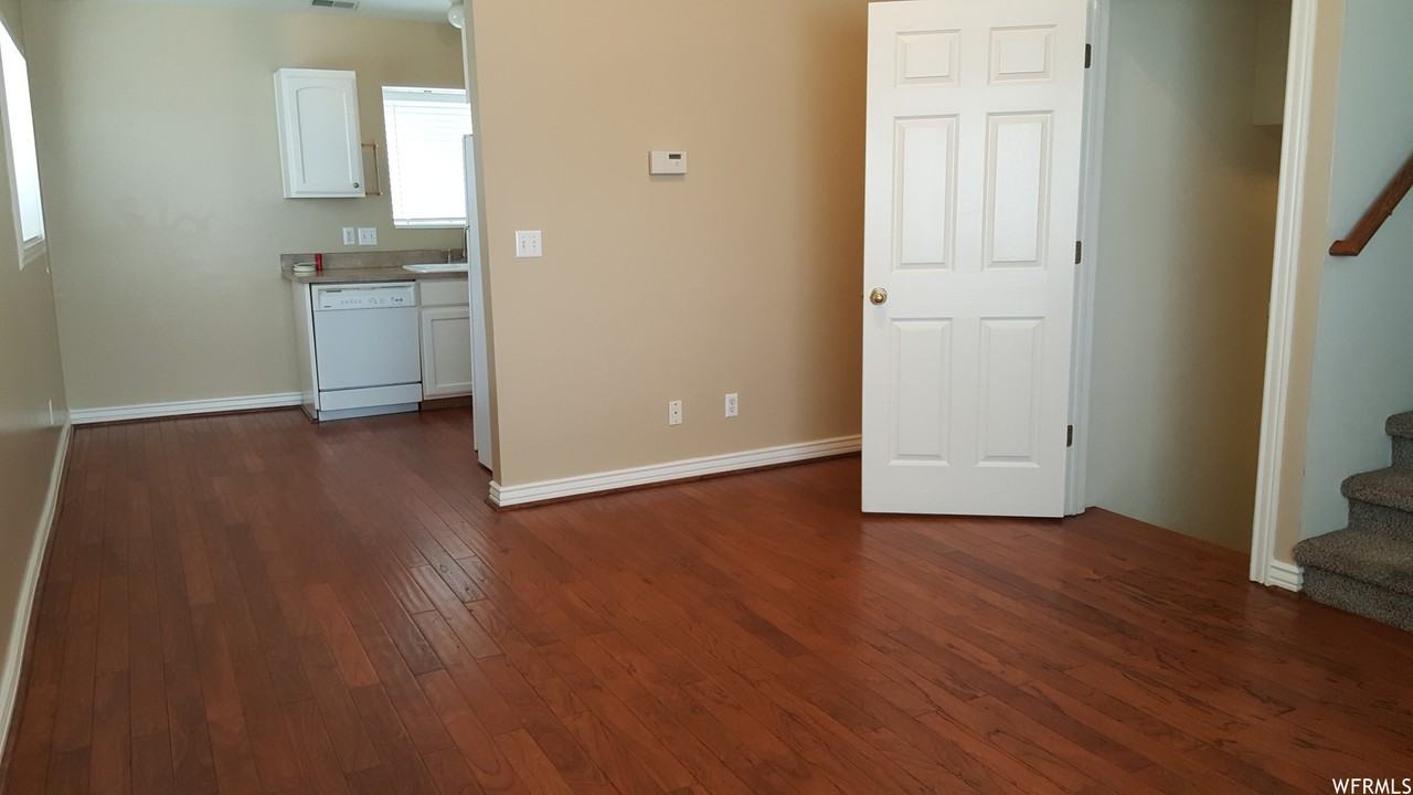 2129 Dakota Avenue - Photo 2 of 13