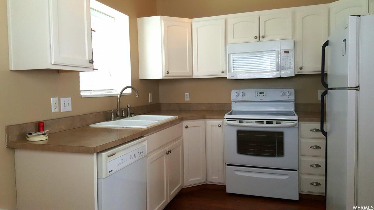 2129 Dakota Avenue - Photo 3 of 13