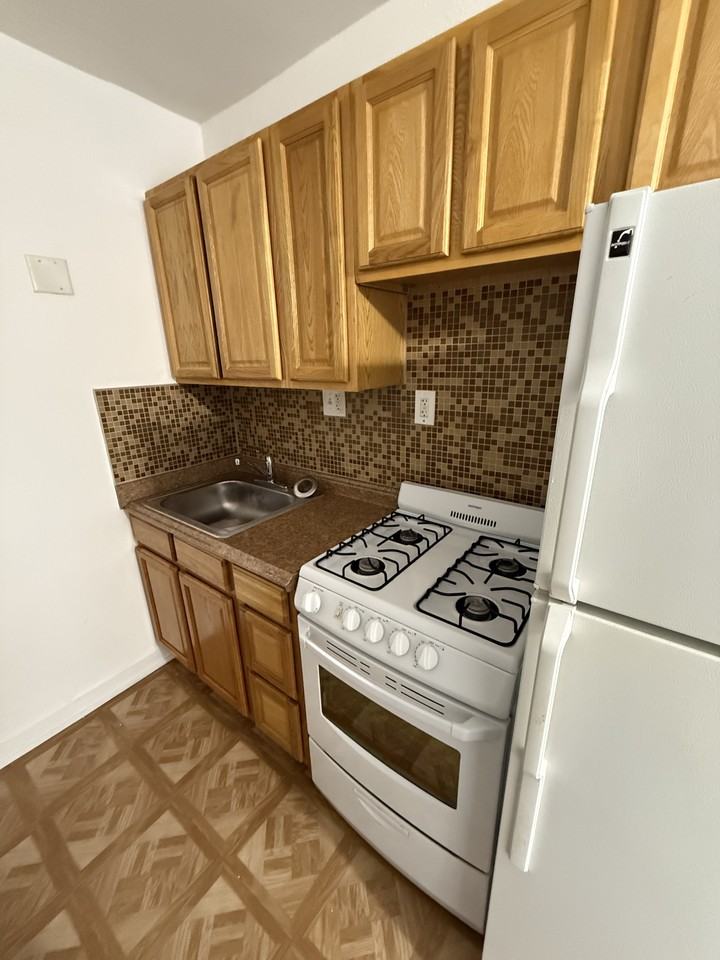 1314 K Street Southeast - Photo 7 of 21