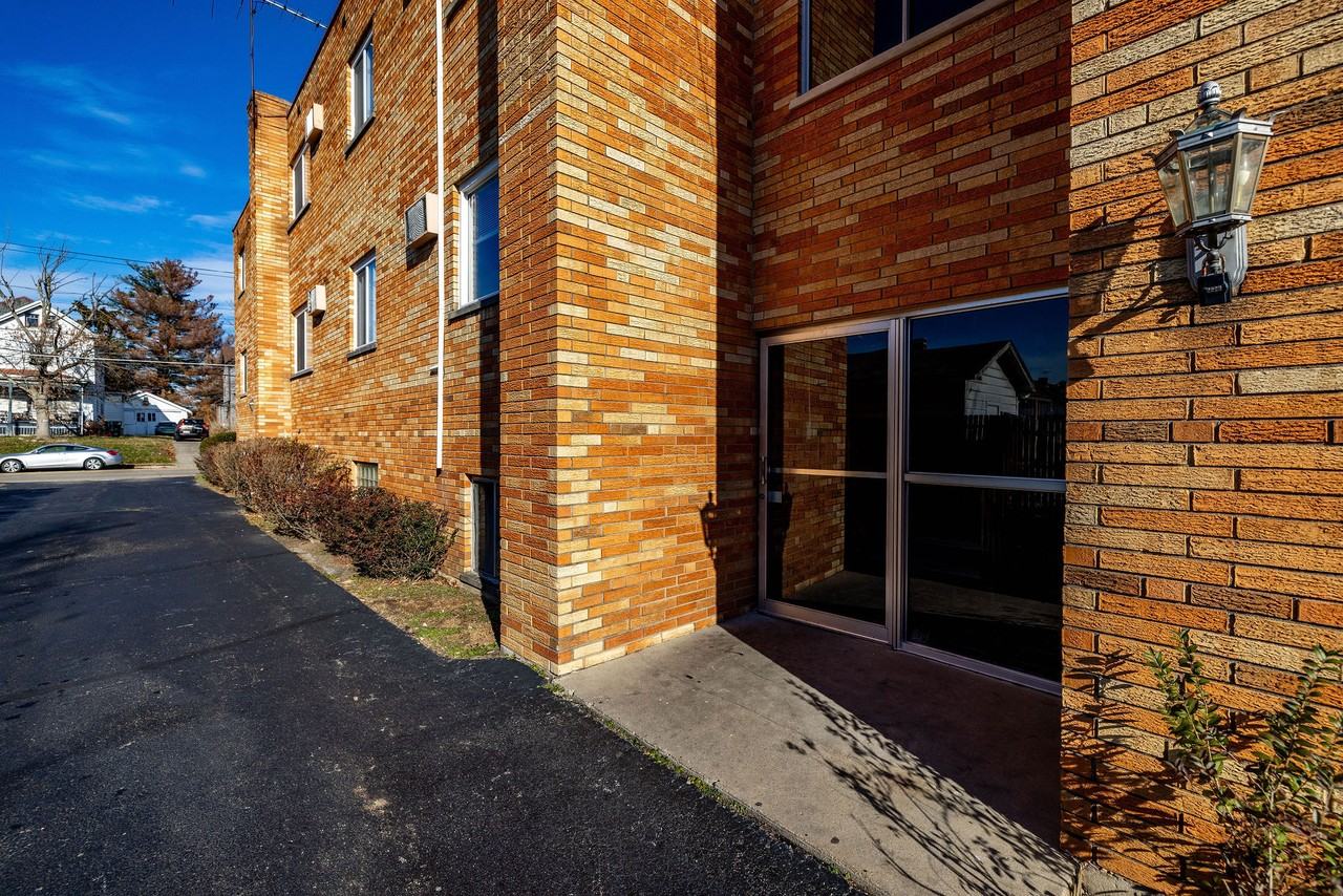 3517 Woodbine Avenue - Photo 4 of 24