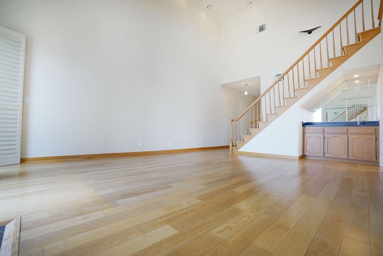 10465 Eastborne Ave - Photo 3 of 34