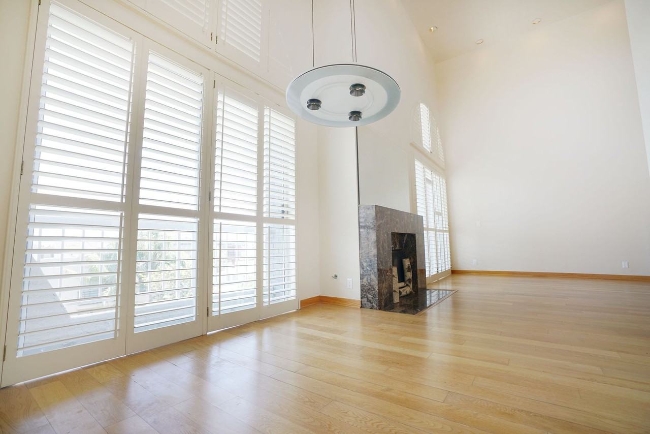 10465 Eastborne Ave - Photo 4 of 34