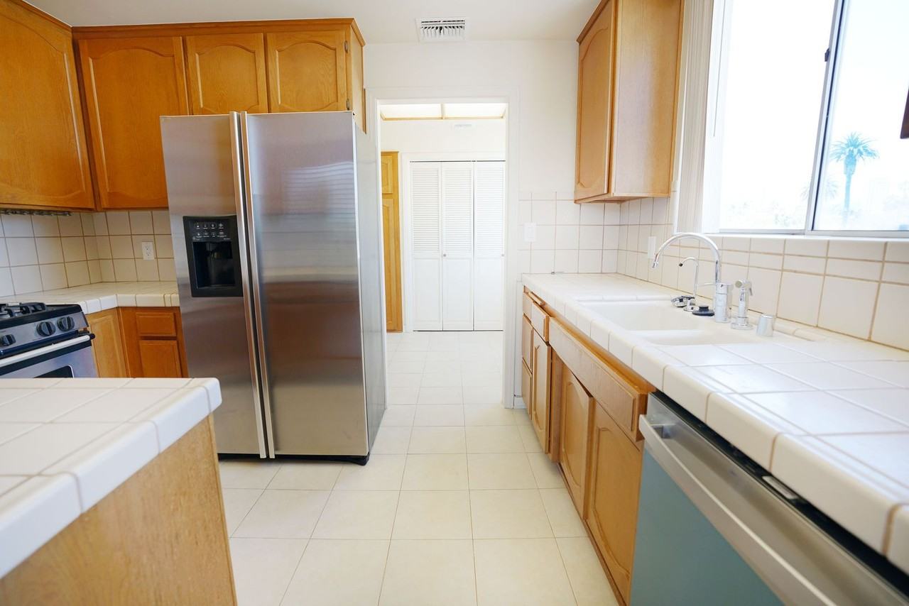 10465 Eastborne Ave - Photo 7 of 34