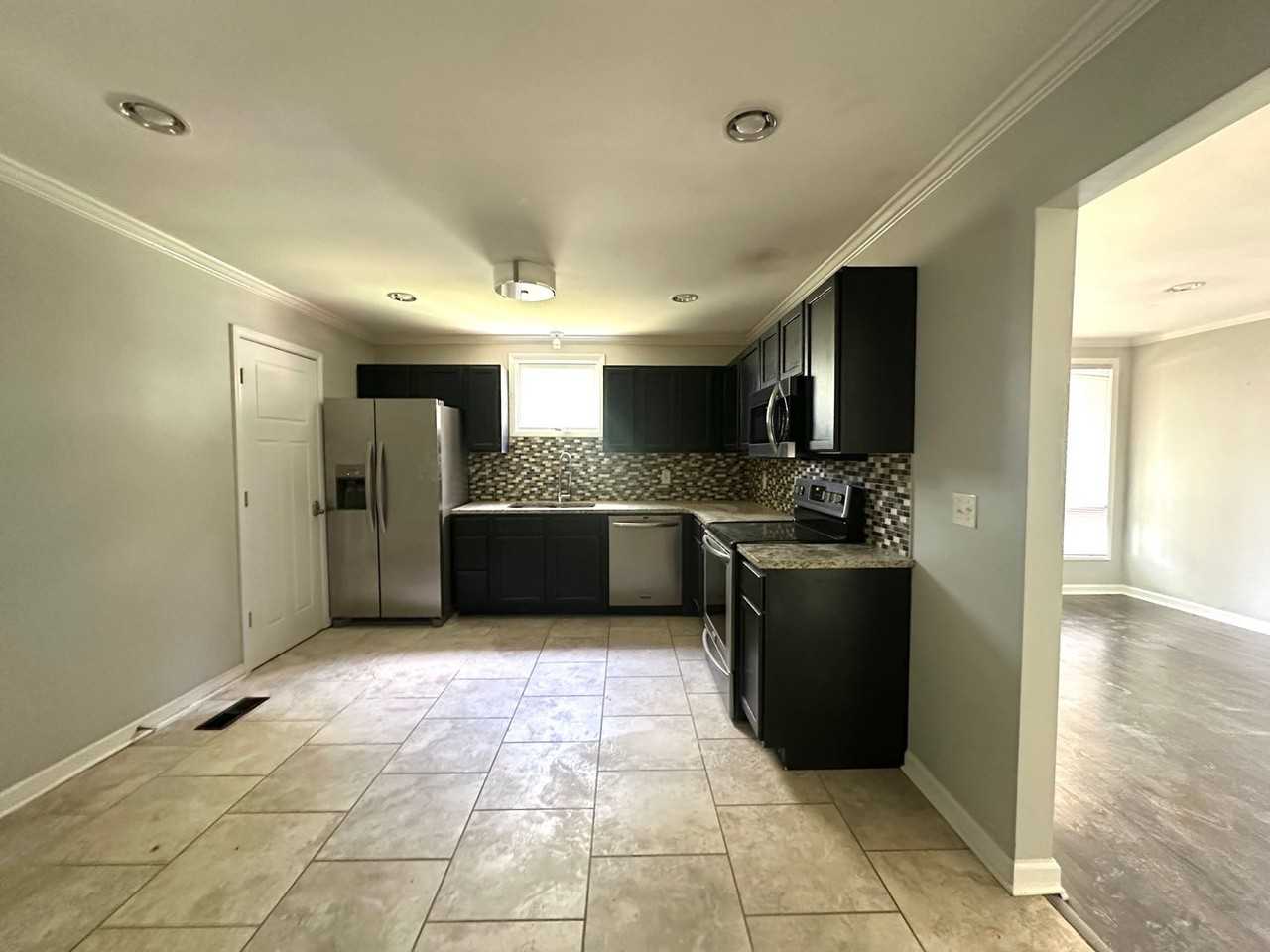 320 Arrington St - Photo 6 of 34