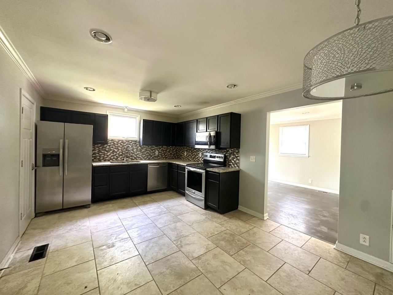 320 Arrington St - Photo 7 of 34