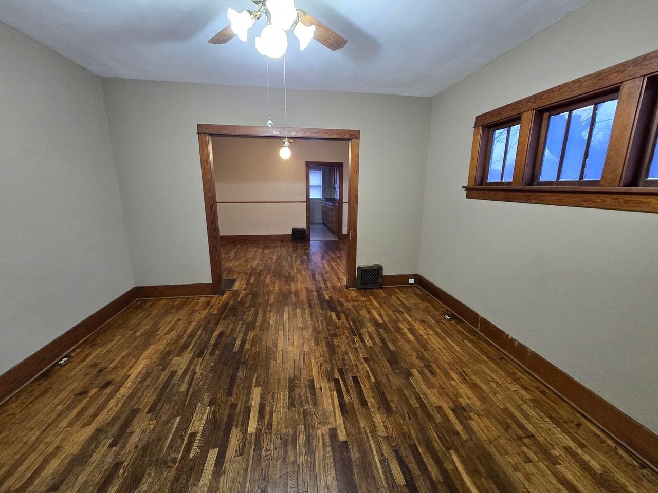 302 Clarke St - Photo 2 of 19