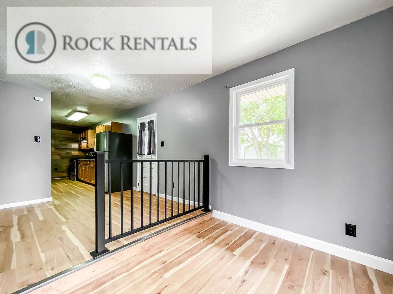 1304 N Van Buren St - Photo 3 of 12