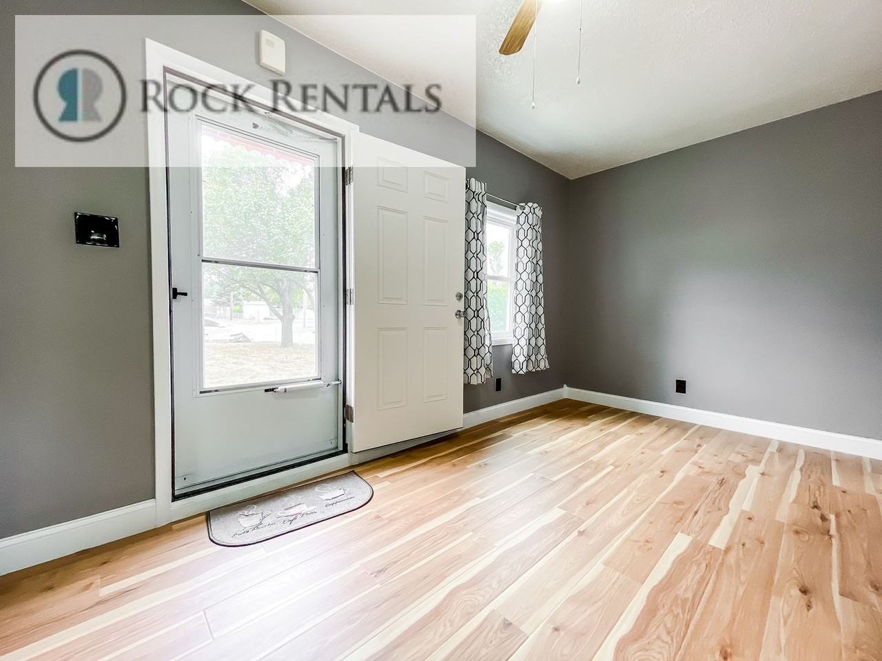 1304 N Van Buren St - Photo 4 of 12