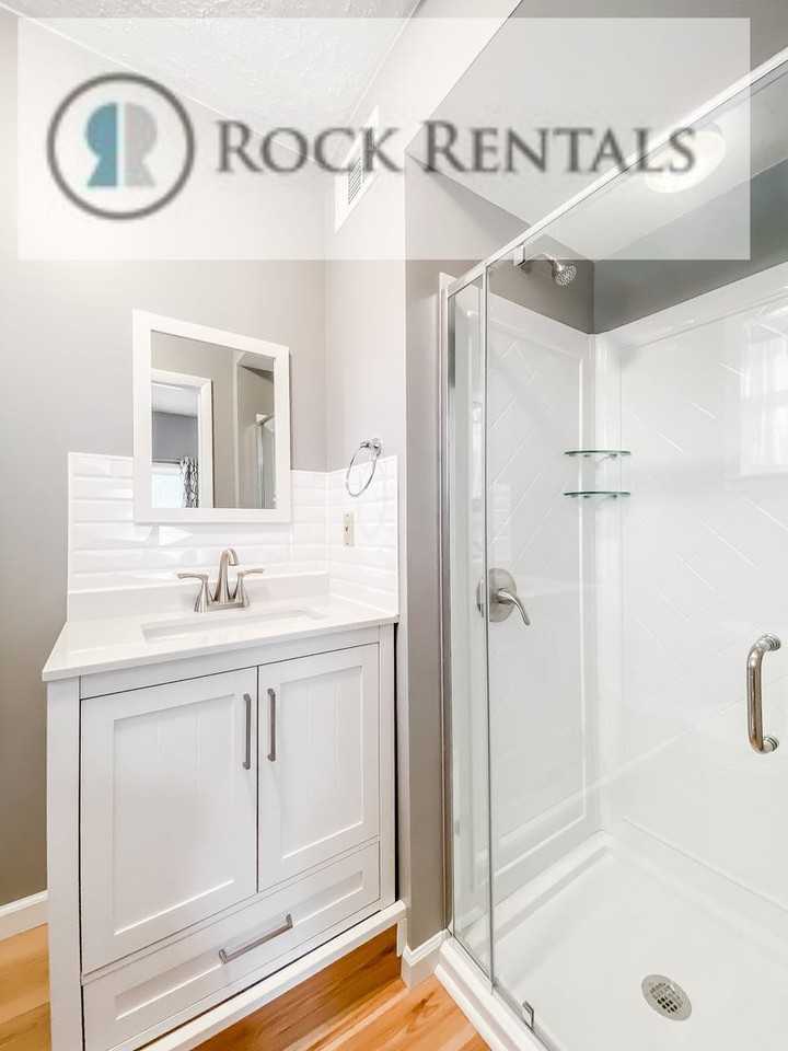 1304 N Van Buren St - Photo 5 of 12