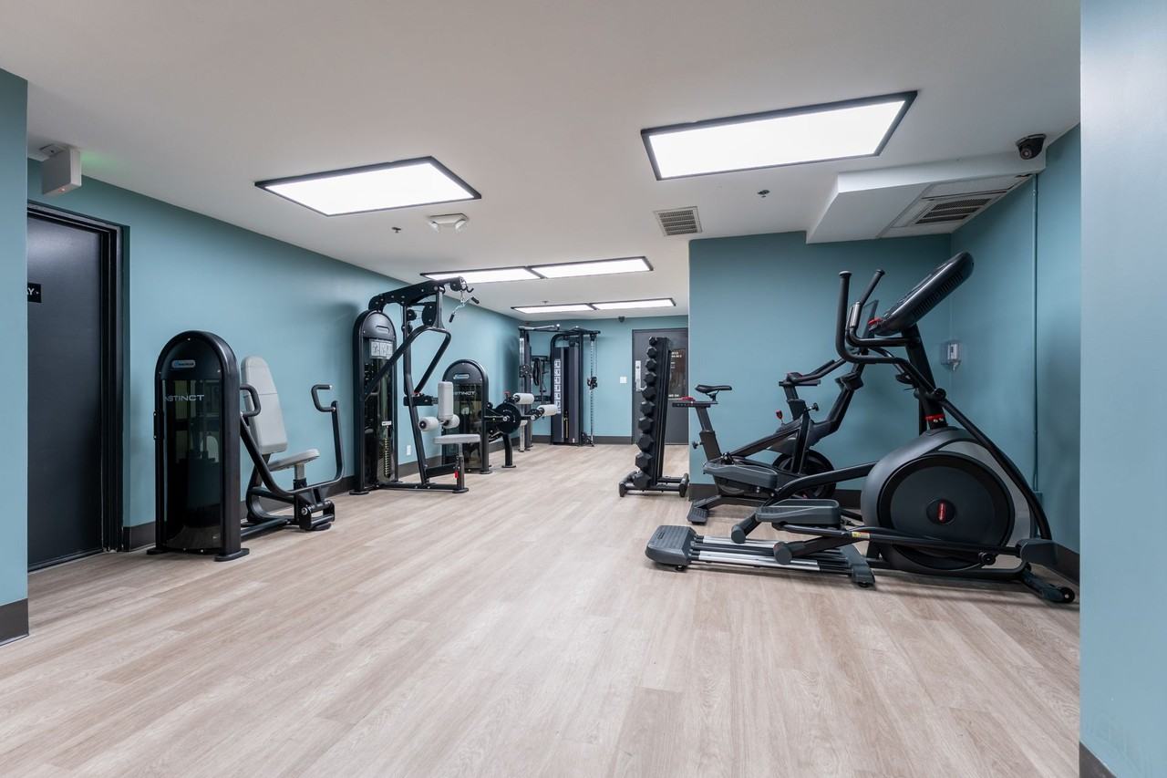 Sierra Fountain Apartments - Photo 7 of 11