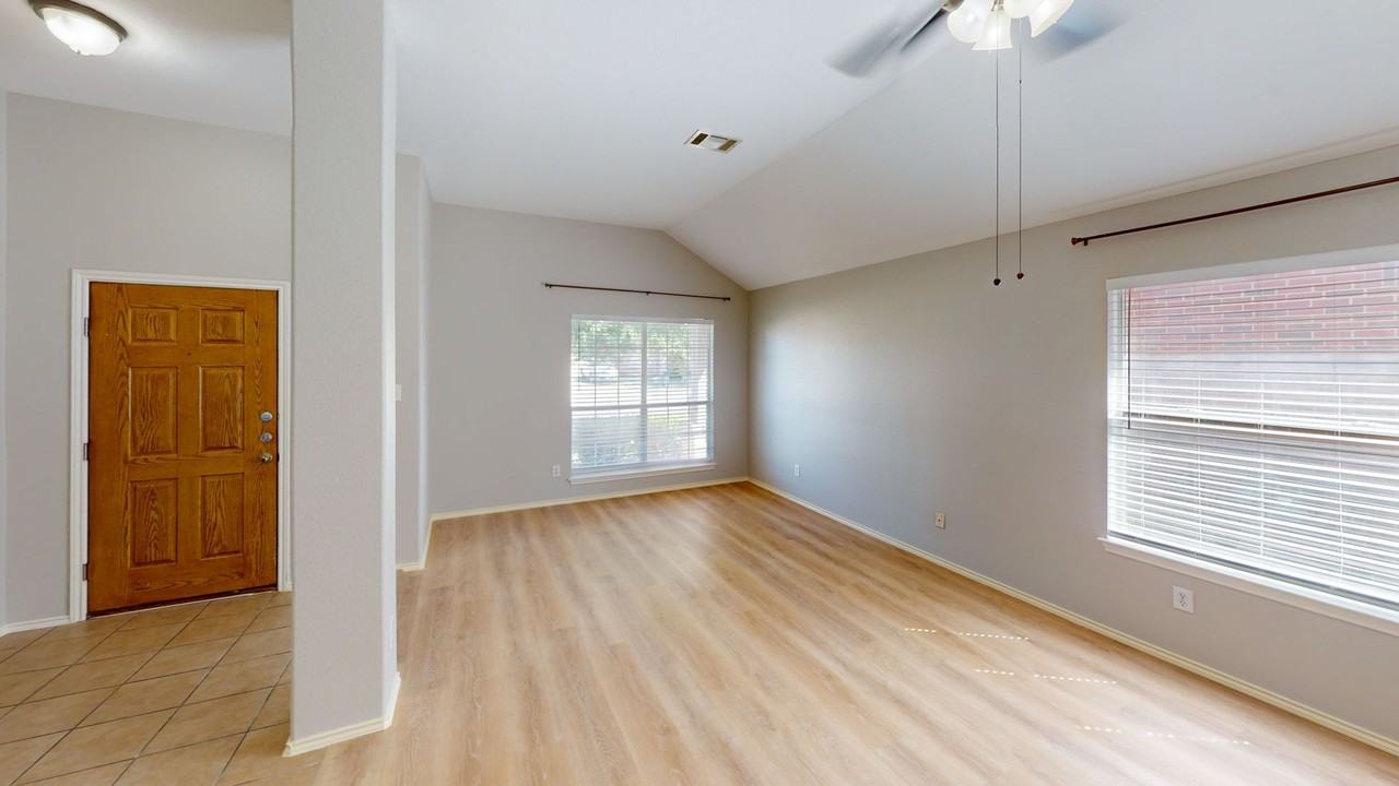 1482 Rainbow Parke Dr - Photo 3 of 21