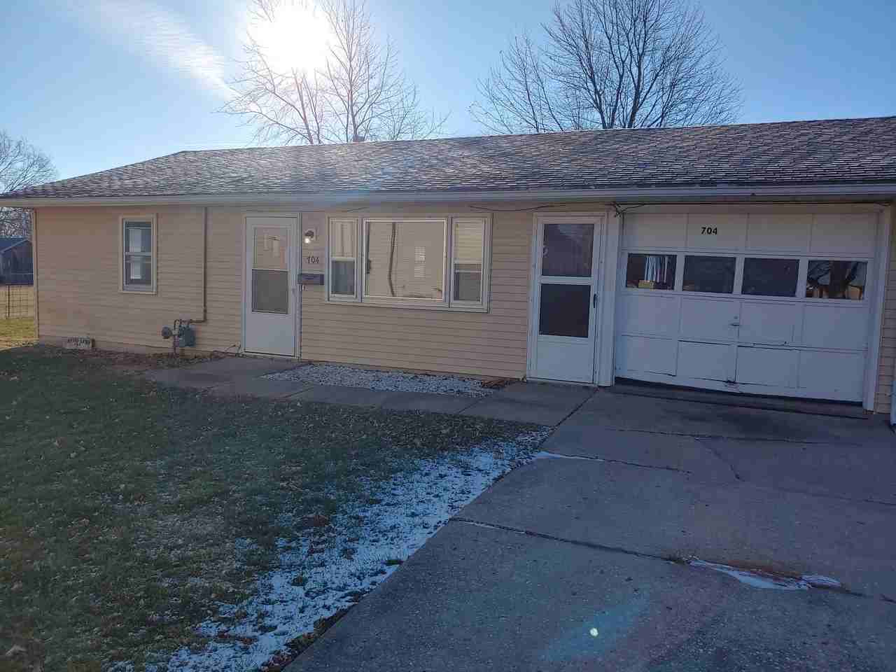 704 E Cedar Ln - Photo 2 of 6