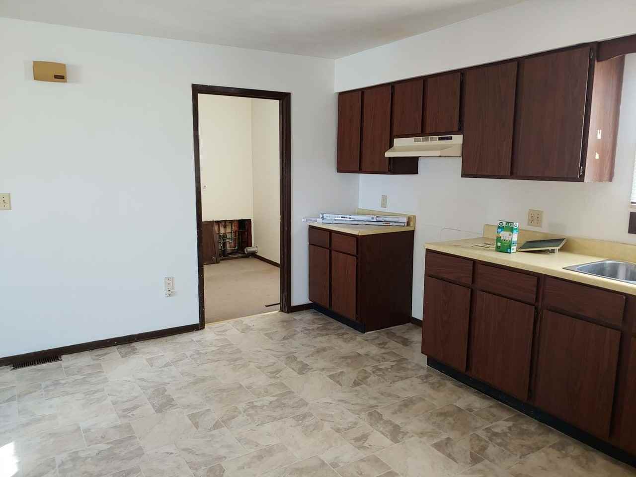 704 E Cedar Ln - Photo 3 of 6