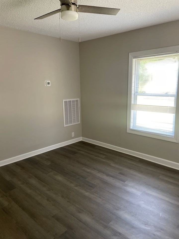 1103 Cayuga St - Photo 2 of 13