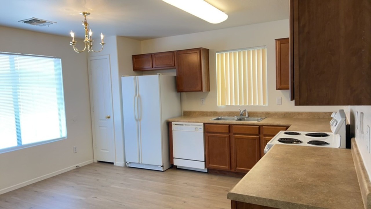 36575 W Nina St - Photo 5 of 31