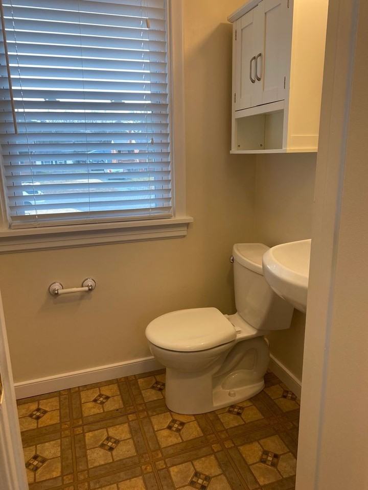 422 Sandston Ave - Photo 7 of 14