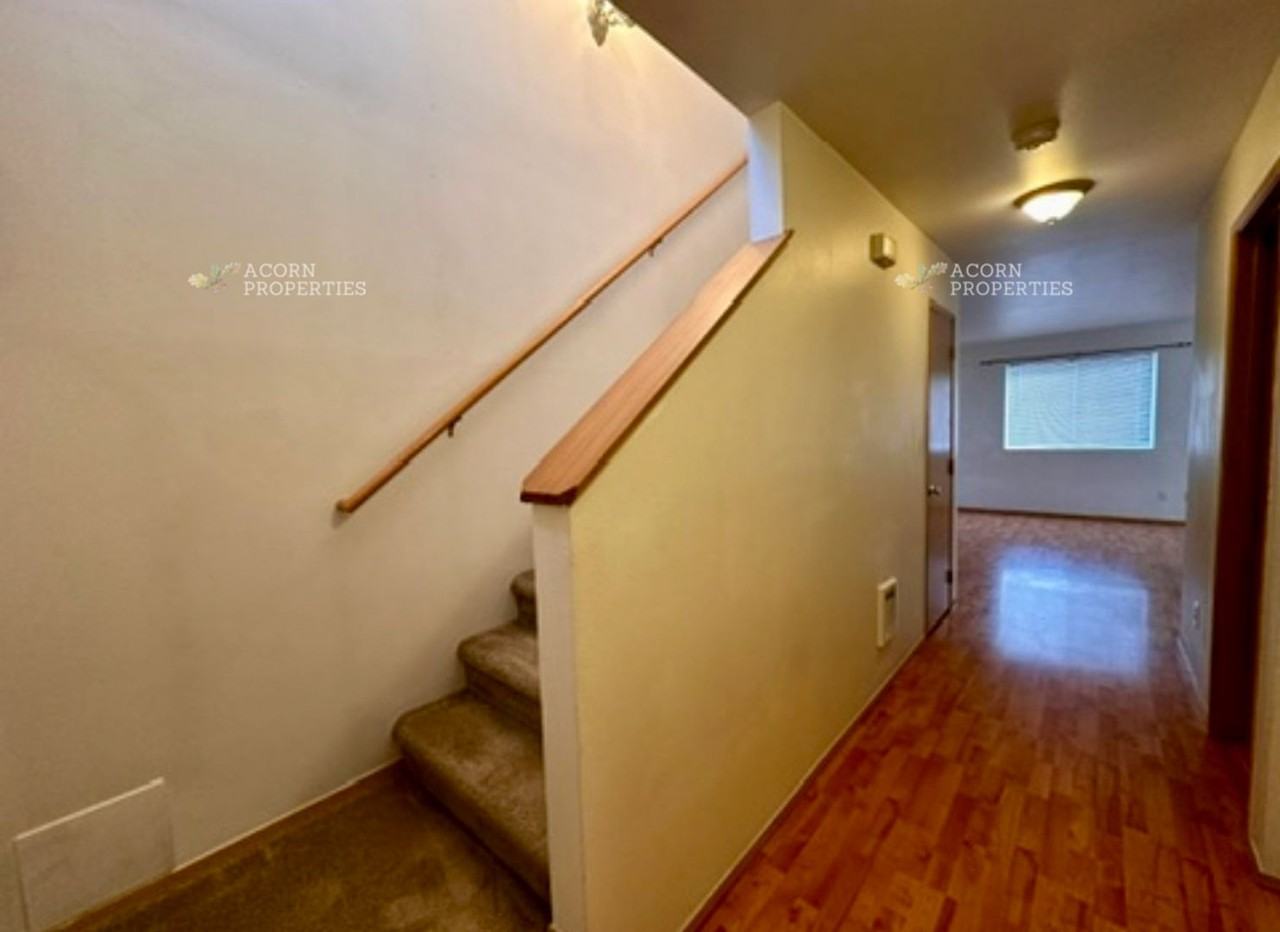 402 Nw Meadow Ct - Photo 3 of 27