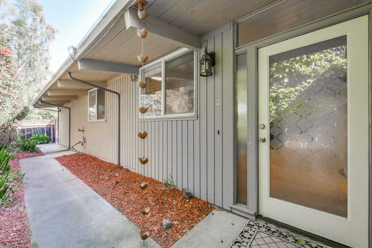 485 Emmons Dr - Photo 3 of 50