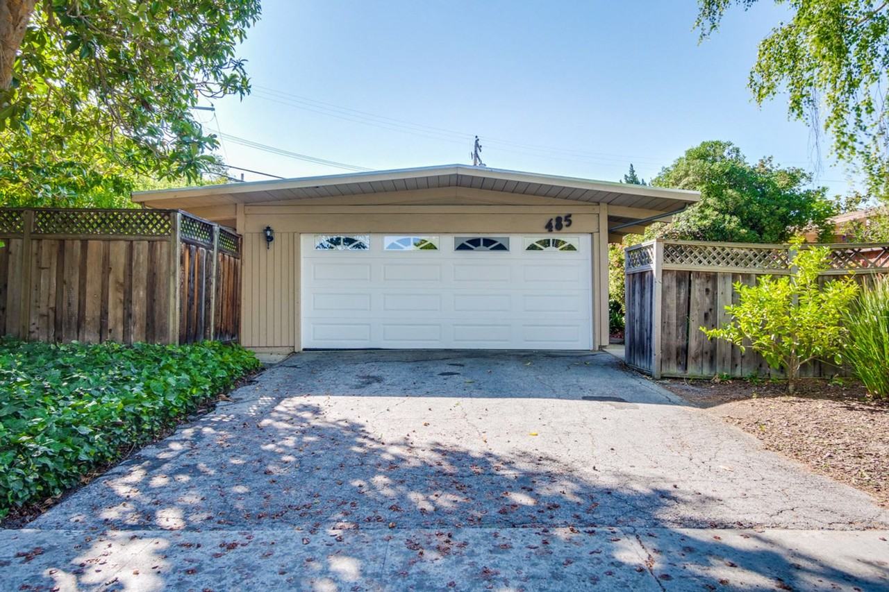 485 Emmons Dr - Photo 4 of 50