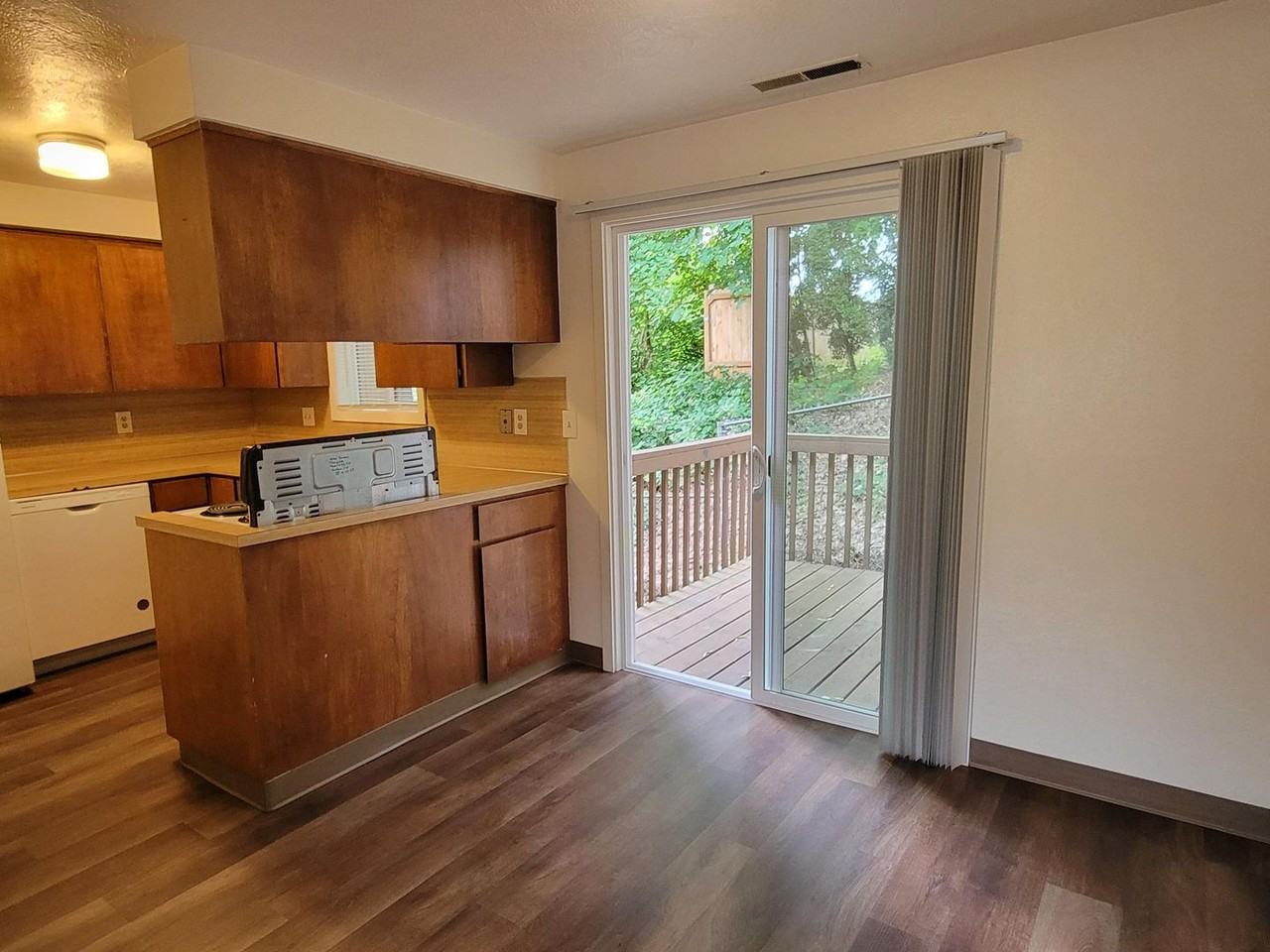 454-180 Stoneway Apartments - Photo 4 of 25