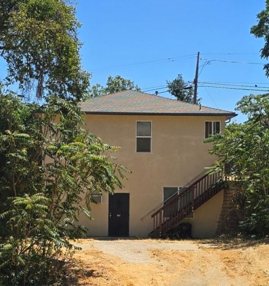 545 3rd St - Photo 2 of 3