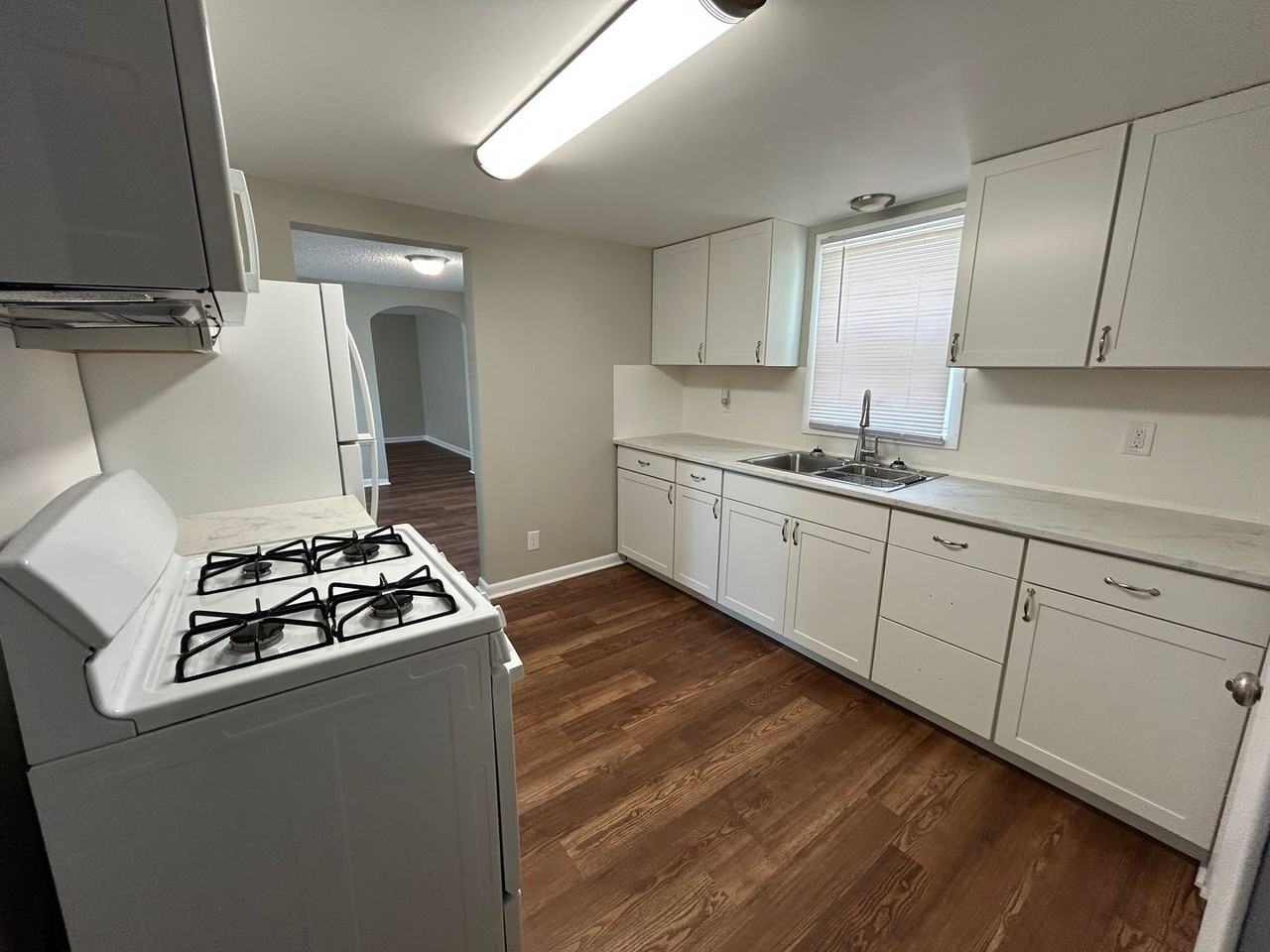 207 E 1st St - Photo 6 of 9