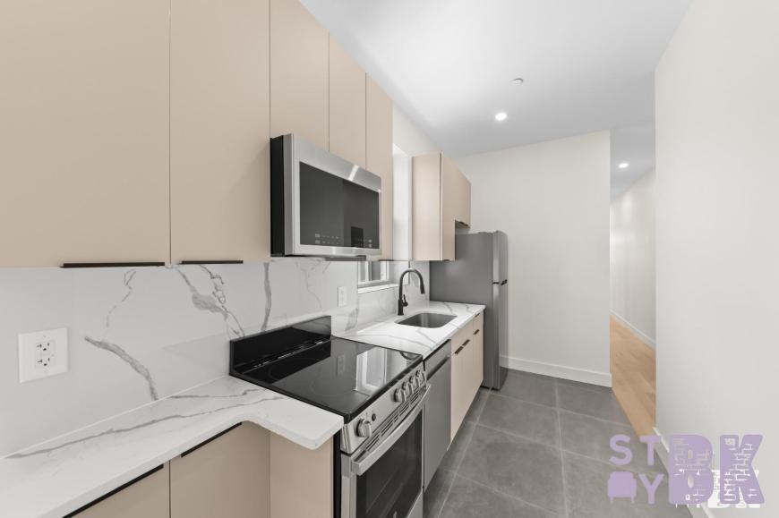 7250 66th St - Photo 5 of 10