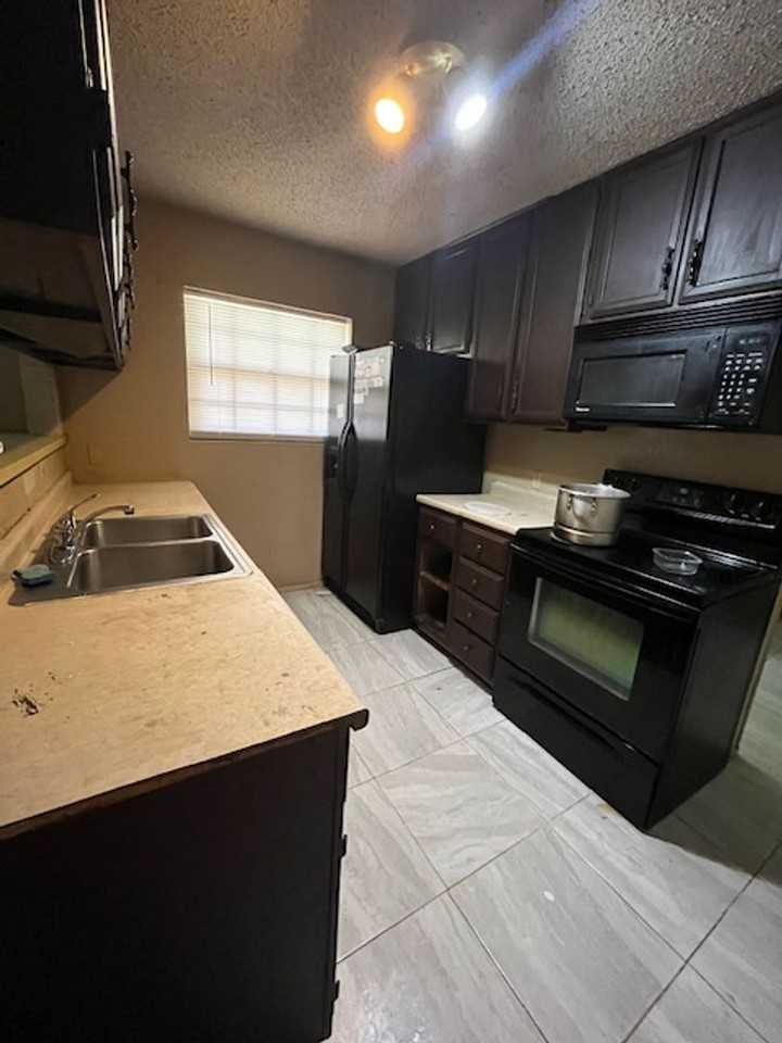 3118 Wyndrock Dr - Photo 3 of 15