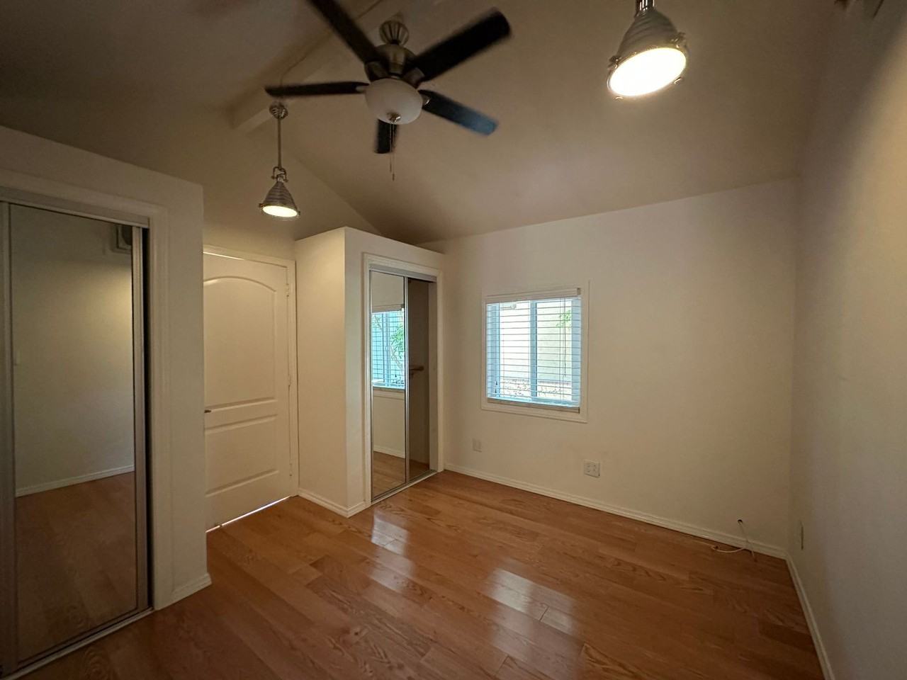 1947 Wilcox Ave - Photo 4 of 30