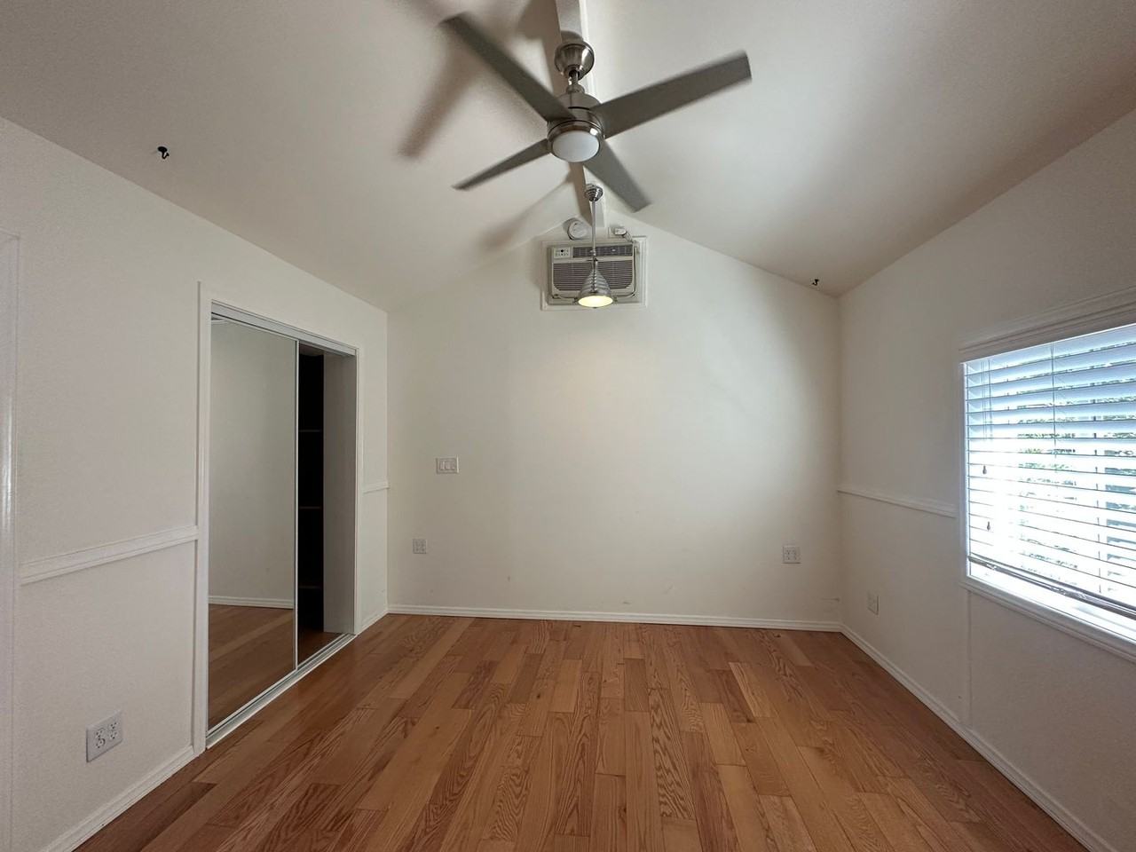 1947 Wilcox Ave - Photo 6 of 30