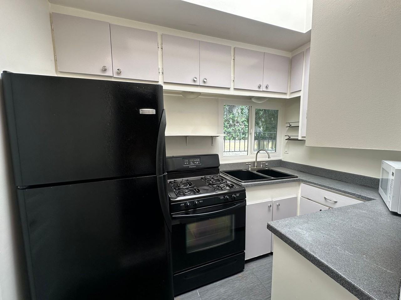 1947 Wilcox Ave - Photo 3 of 30