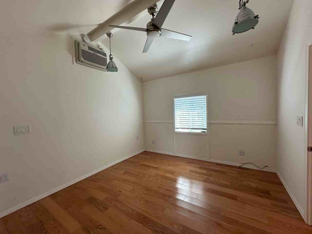 1947 Wilcox Ave - Photo 7 of 30
