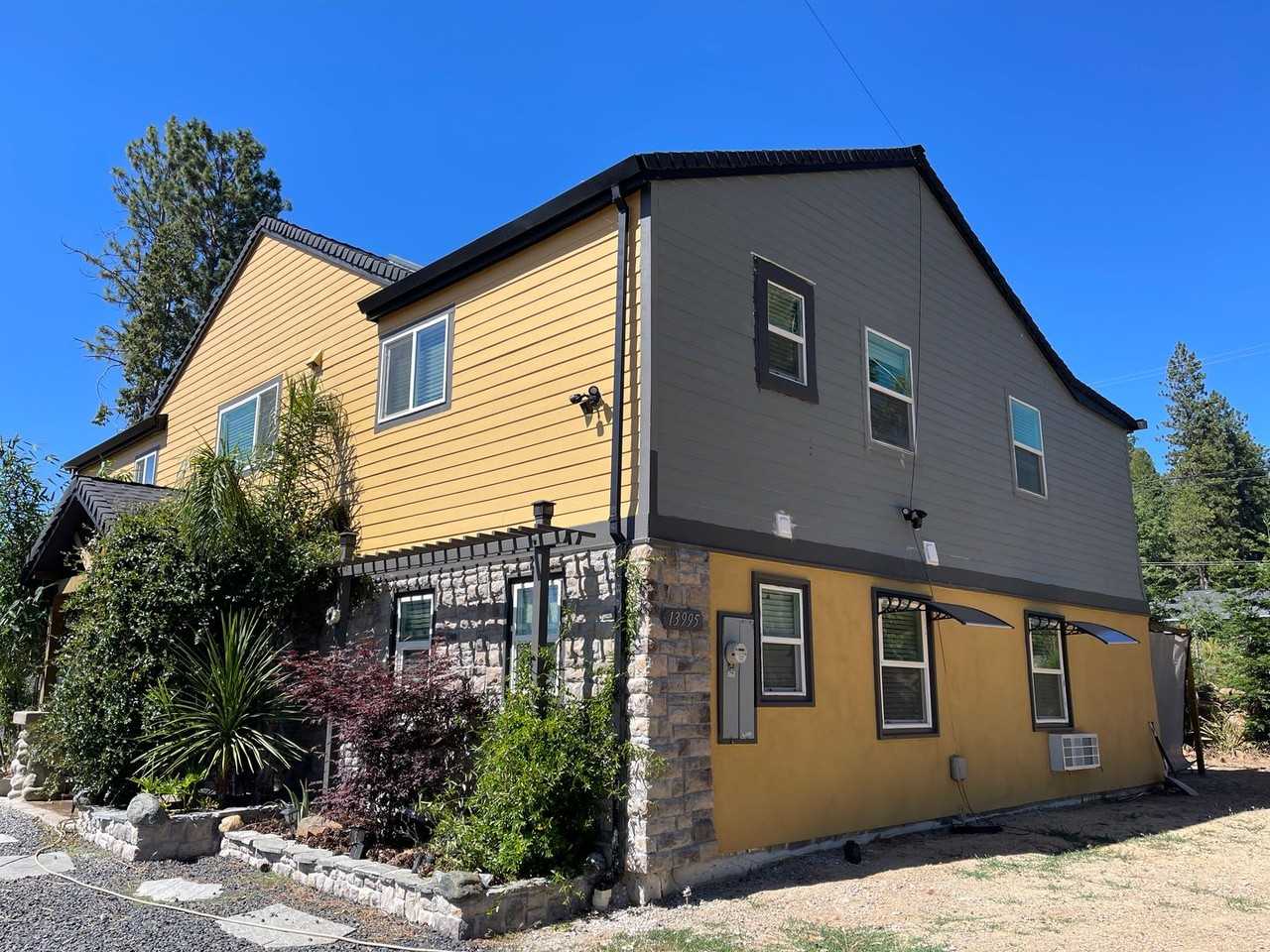 13995 Creston Rd - Photo 2 of 21