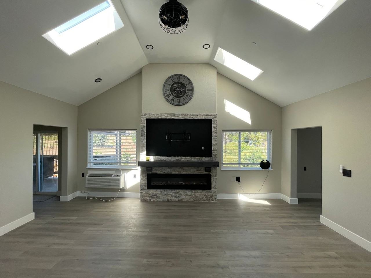 13995 Creston Rd - Photo 3 of 21