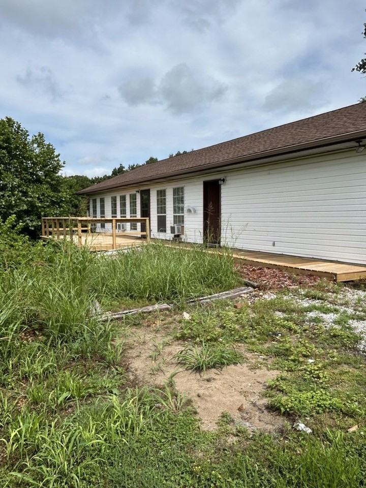 612 Hillcrest Dr - Photo 3 of 17