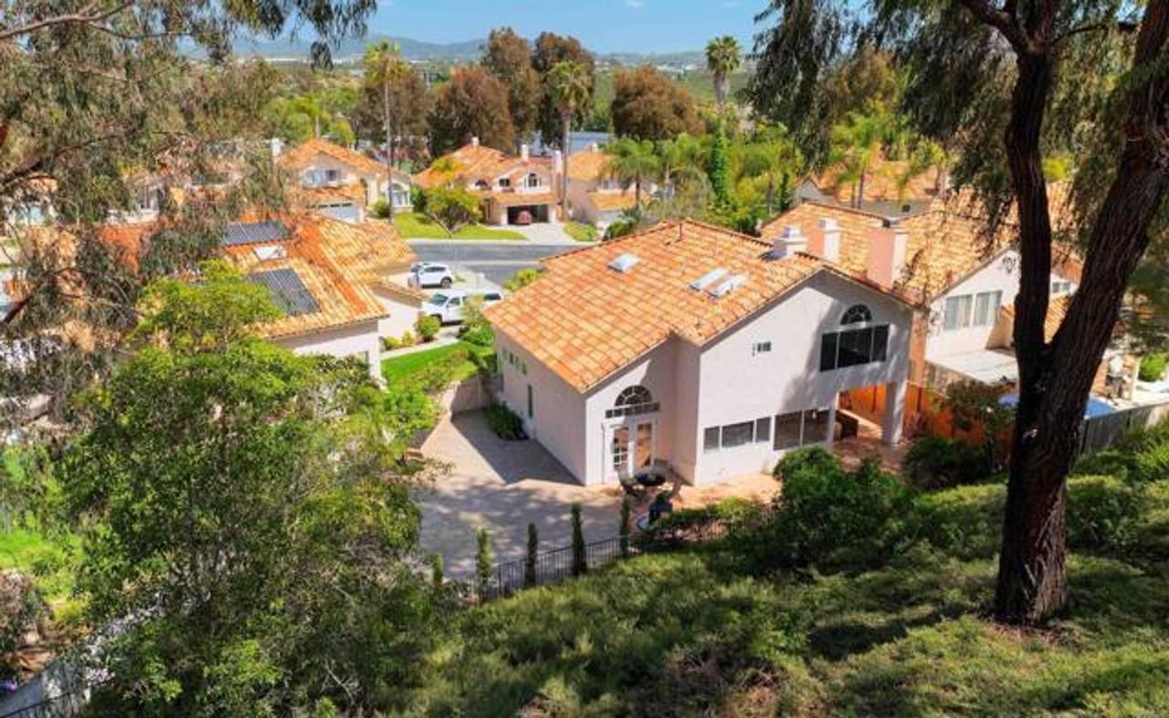 1688 Crystal Ridge Ct - Photo 3 of 38