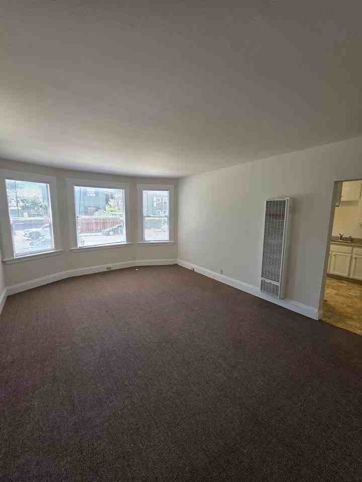 422 E 15th St - Photo 2 of 15