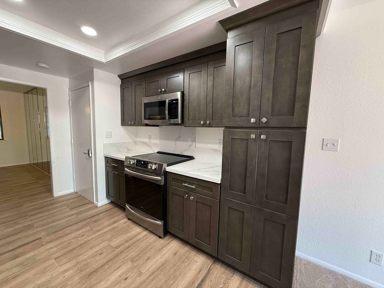 2291 University Ave - Photo 3 of 35