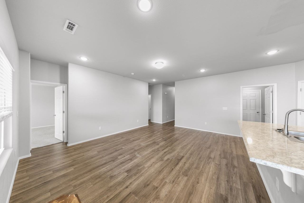 1650 King Rd - Photo 2 of 29
