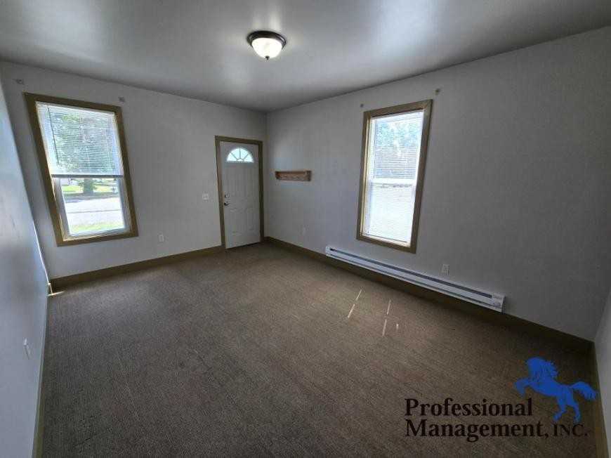 324 S 33rd St - Photo 2 of 7