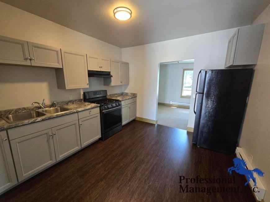 324 S 33rd St - Photo 3 of 7