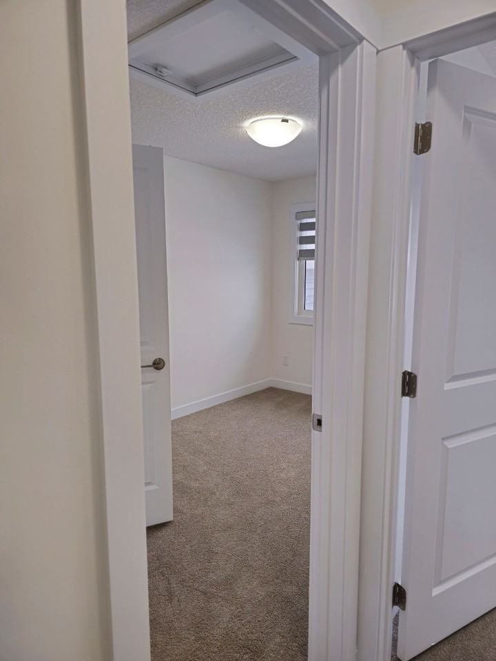 69 Fenwyck Boulevard #69LOWER - Photo 6 of 27