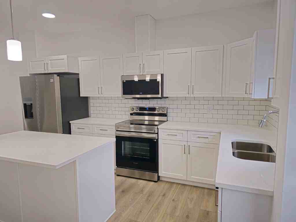 69 Fenwyck Boulevard #69LOWER - Photo 2 of 27