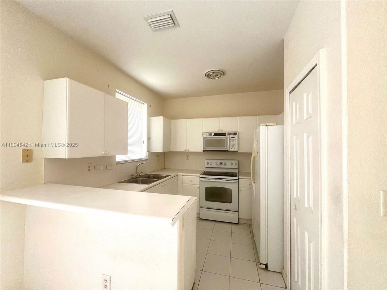 1429 Se 24th Ct #263 - Photo 3 of 8